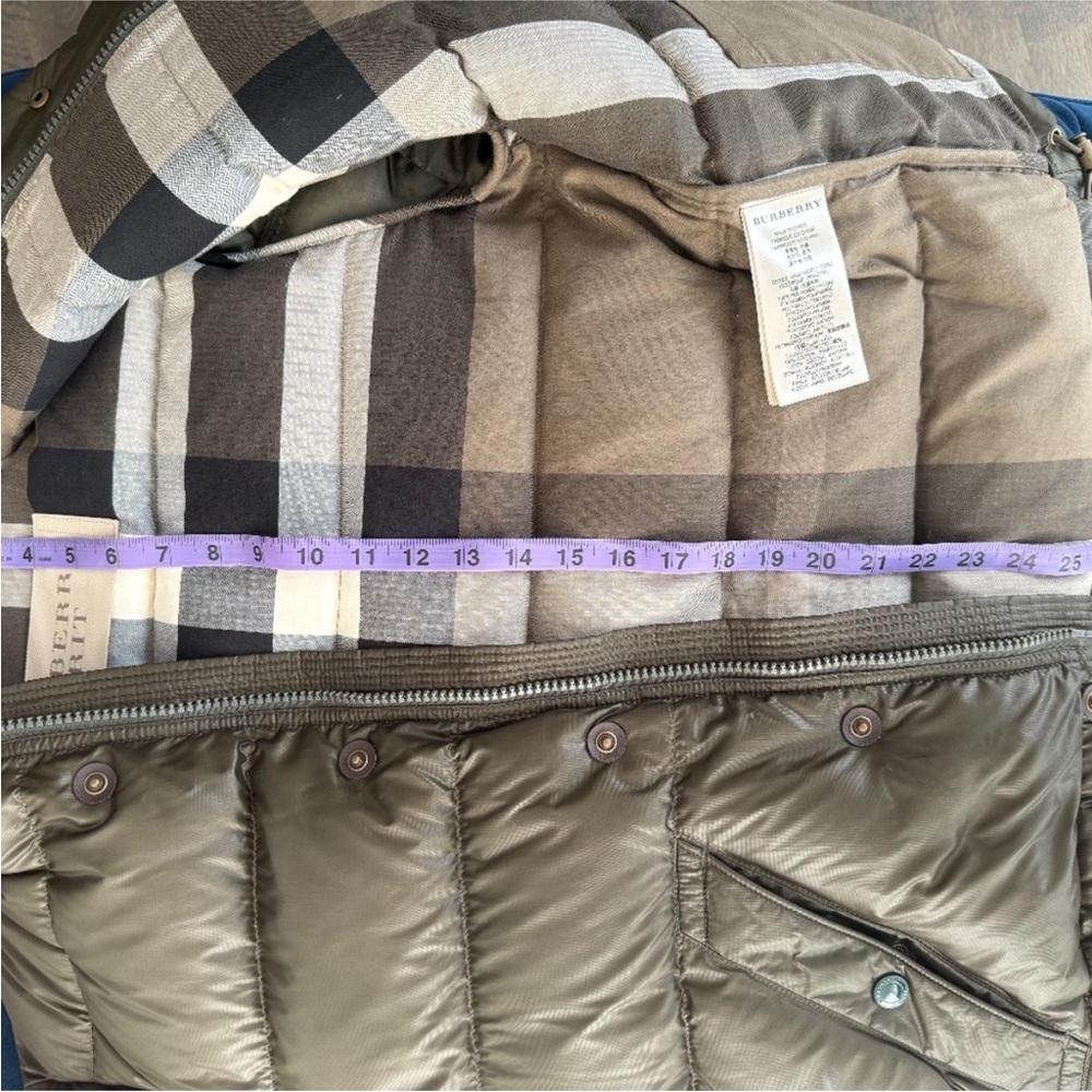 Burberry Down Filled Erwood Puffer Jacket (Unisex) - Picture 11 of 13